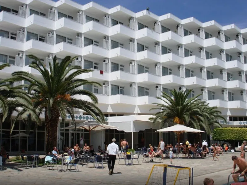 Corniche Palace Hotel