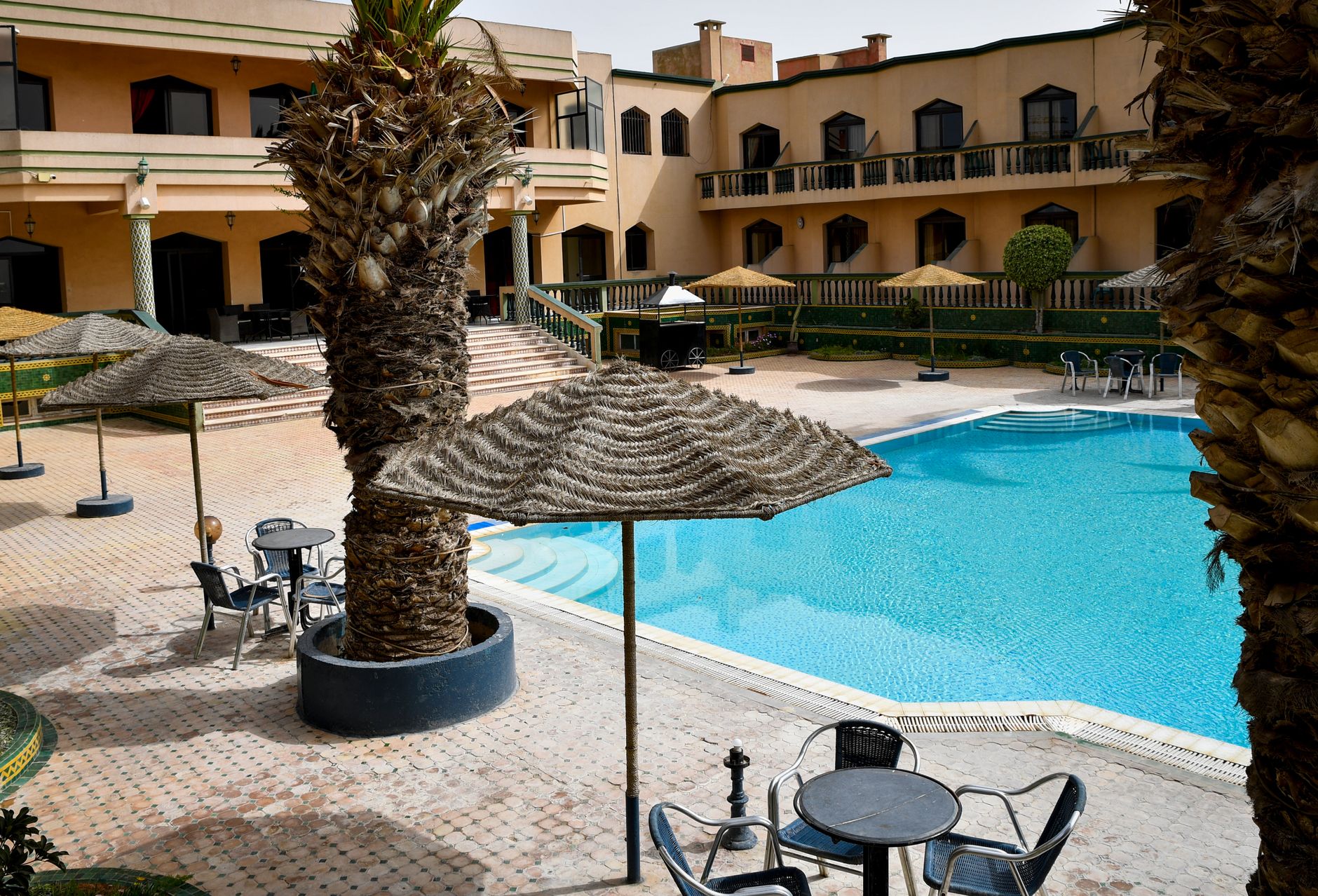 Hôtel Laroussa نزل العروسة